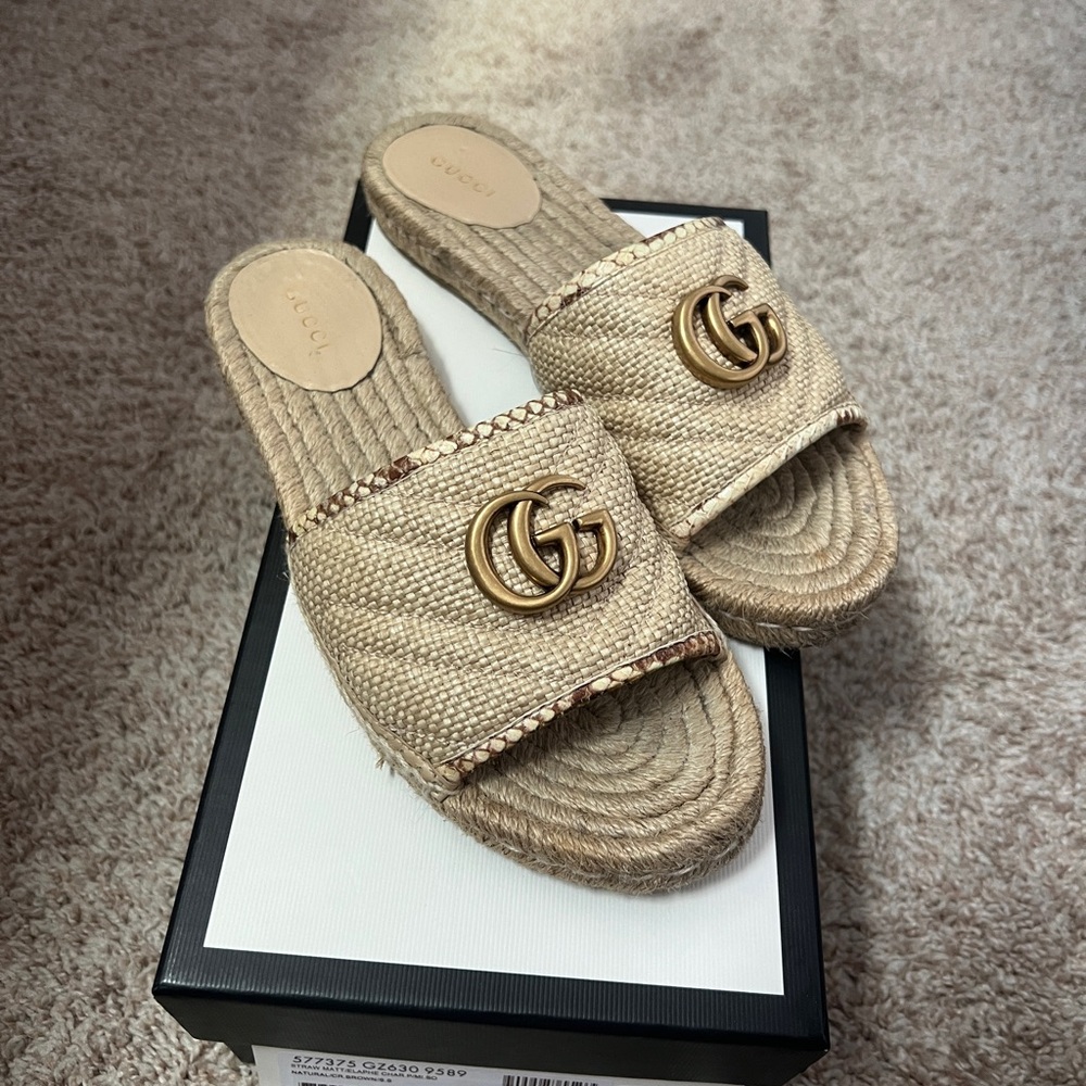 Gucci Raffia slide w/snakeskin detail